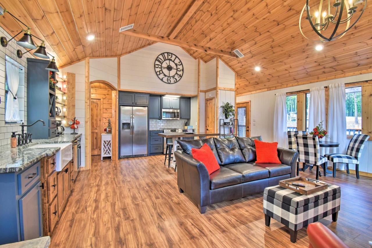 Modern Broken Bow Cabin Large Deck, Bbq And Pergola Extérieur photo