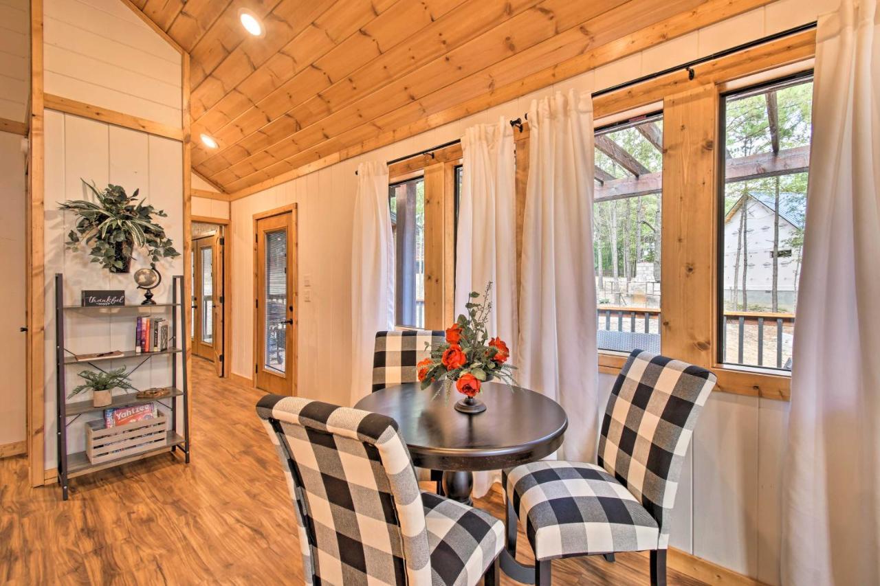 Modern Broken Bow Cabin Large Deck, Bbq And Pergola Extérieur photo