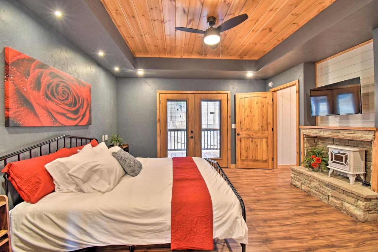 Modern Broken Bow Cabin Large Deck, Bbq And Pergola Extérieur photo
