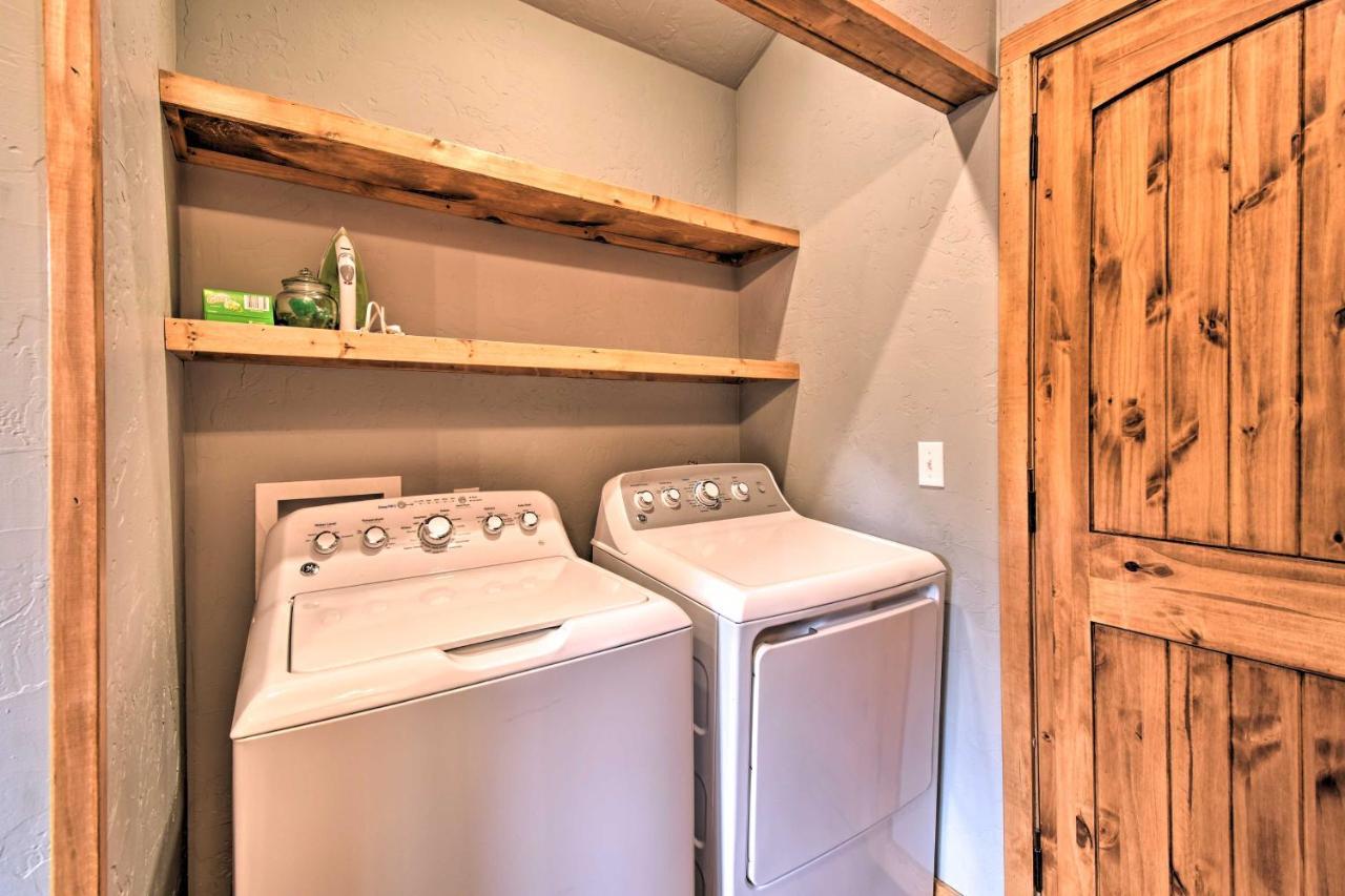 Modern Broken Bow Cabin Large Deck, Bbq And Pergola Extérieur photo